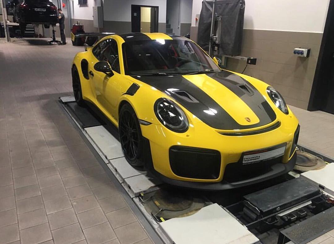 Racing Yellow GT2 RS