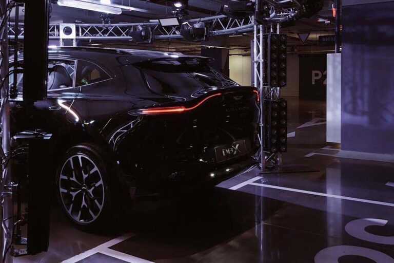 2021-Aston-Martin-DBX-in-ukraine